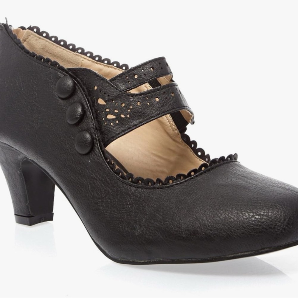 NWOT Vintage Scalloped Mary Jane Pumps